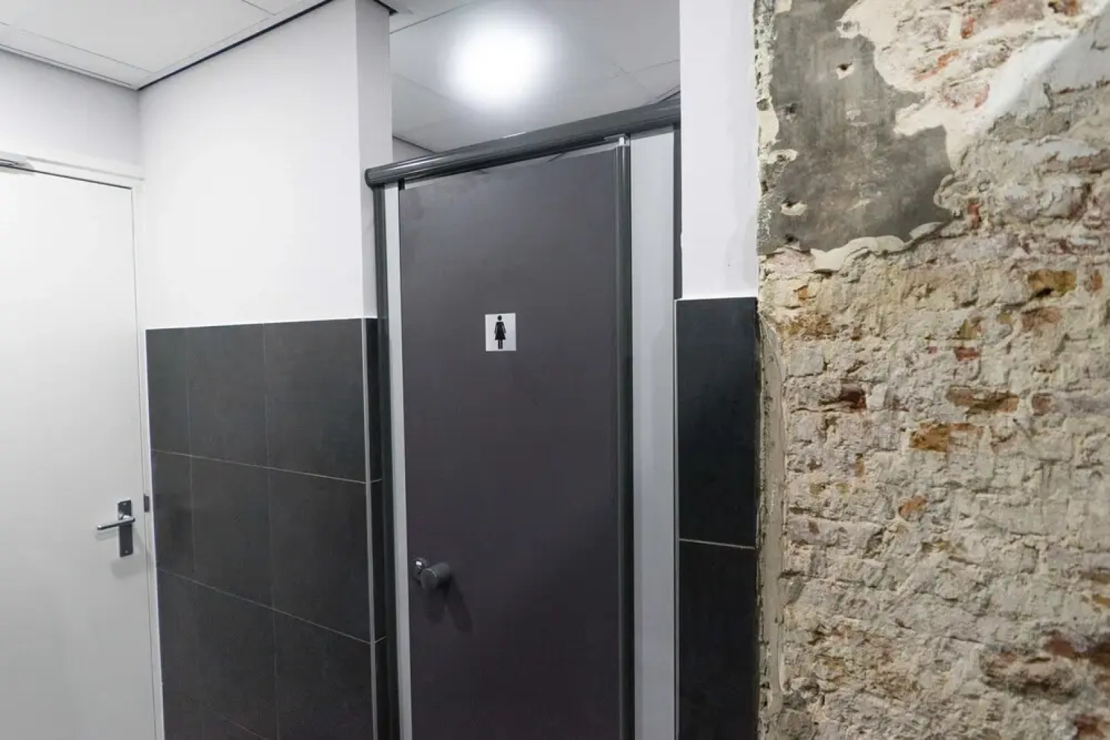 The Golden Stork - Hostel