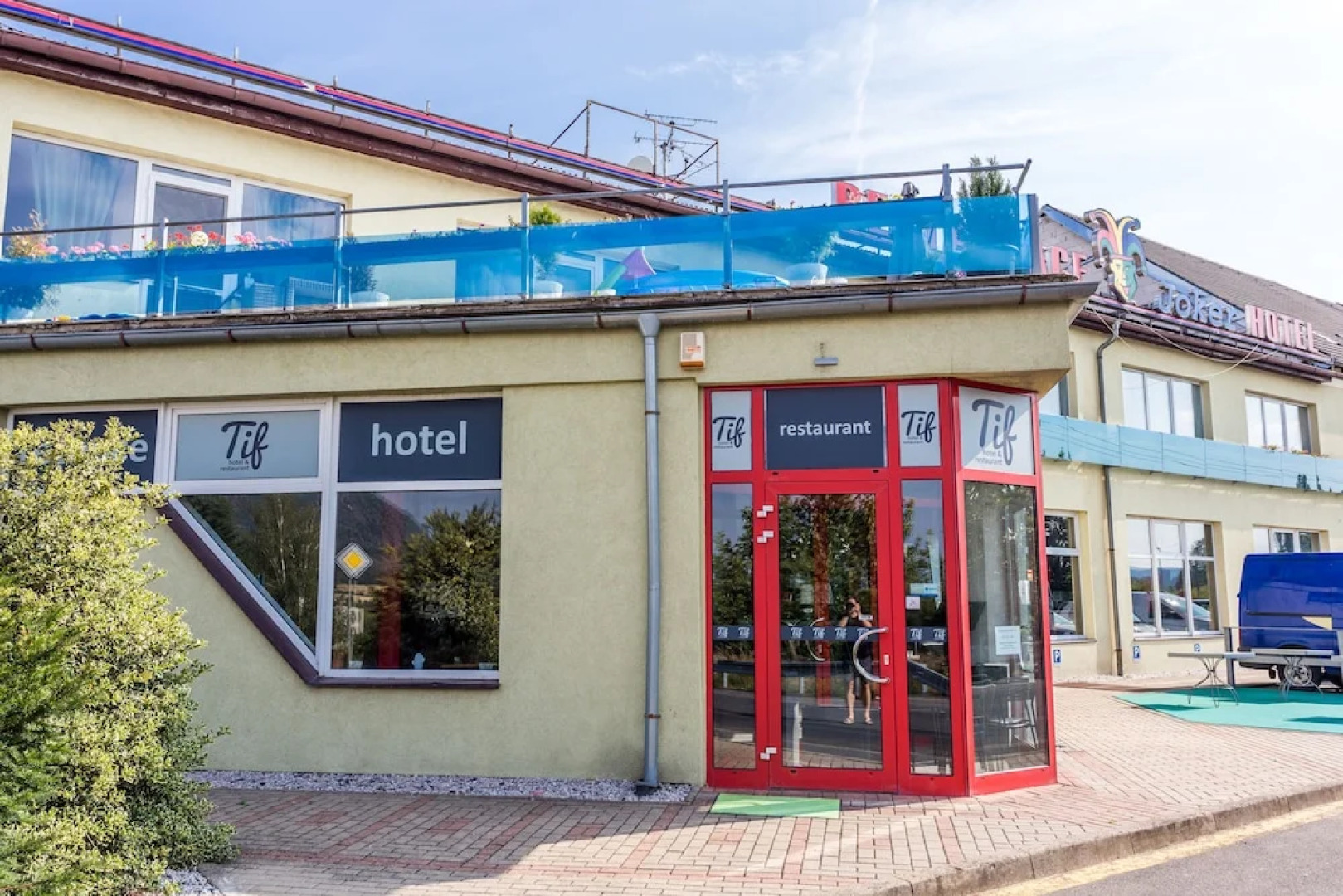 TIF hotel & restaurant