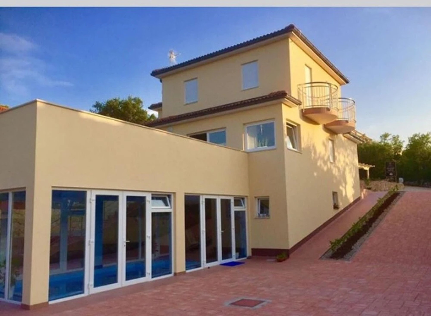 Three-Bedroom Holiday home with Sea View in Klimno