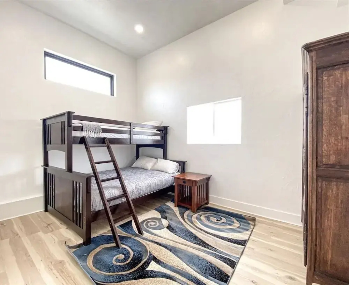 Luxury Lakeview 3 Bedroom Home