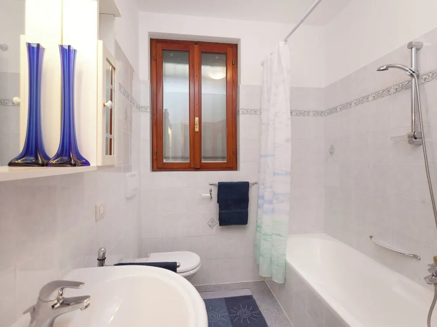 Apartment With Large Terrace and a Magnificent Lake View