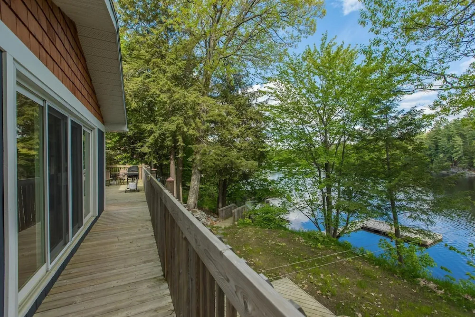 Daydreams Cottage~Beautiful 5 Bed 2 Bath Cottage on Brandy Lake