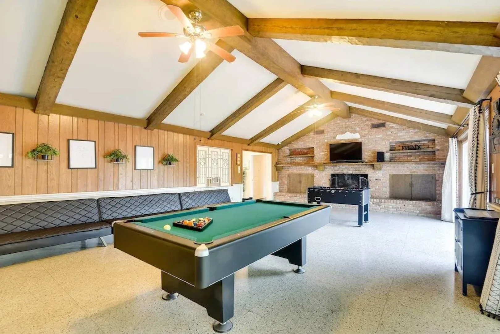 Indoor Pool: Peaceful Oasis in Hitchcock!