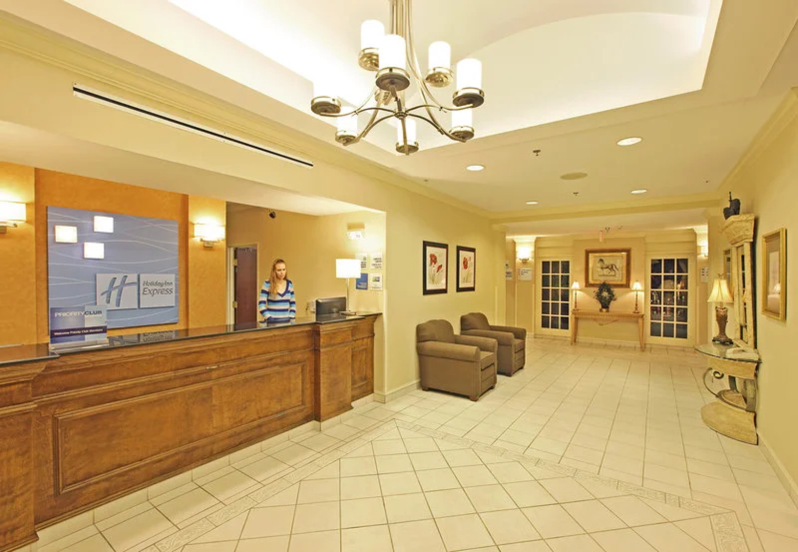 Holiday Inn Express Hotel & Suites Pine Bluff