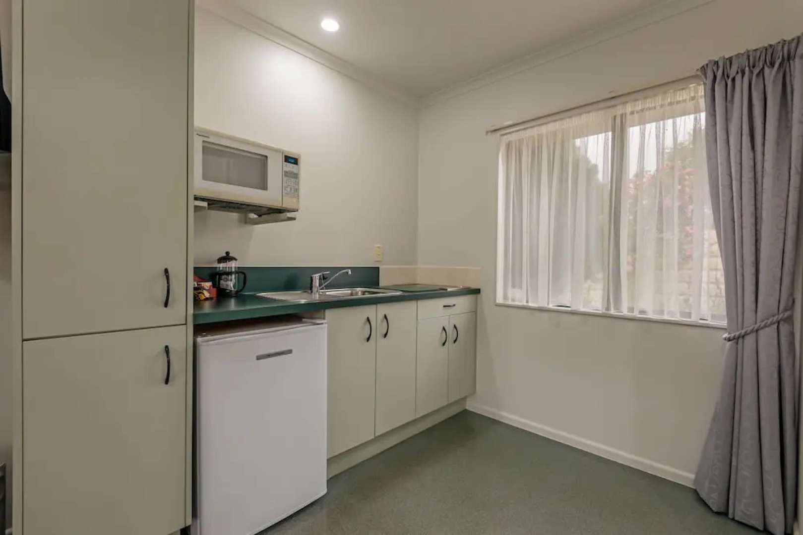 Camelot Motor Lodge 2004