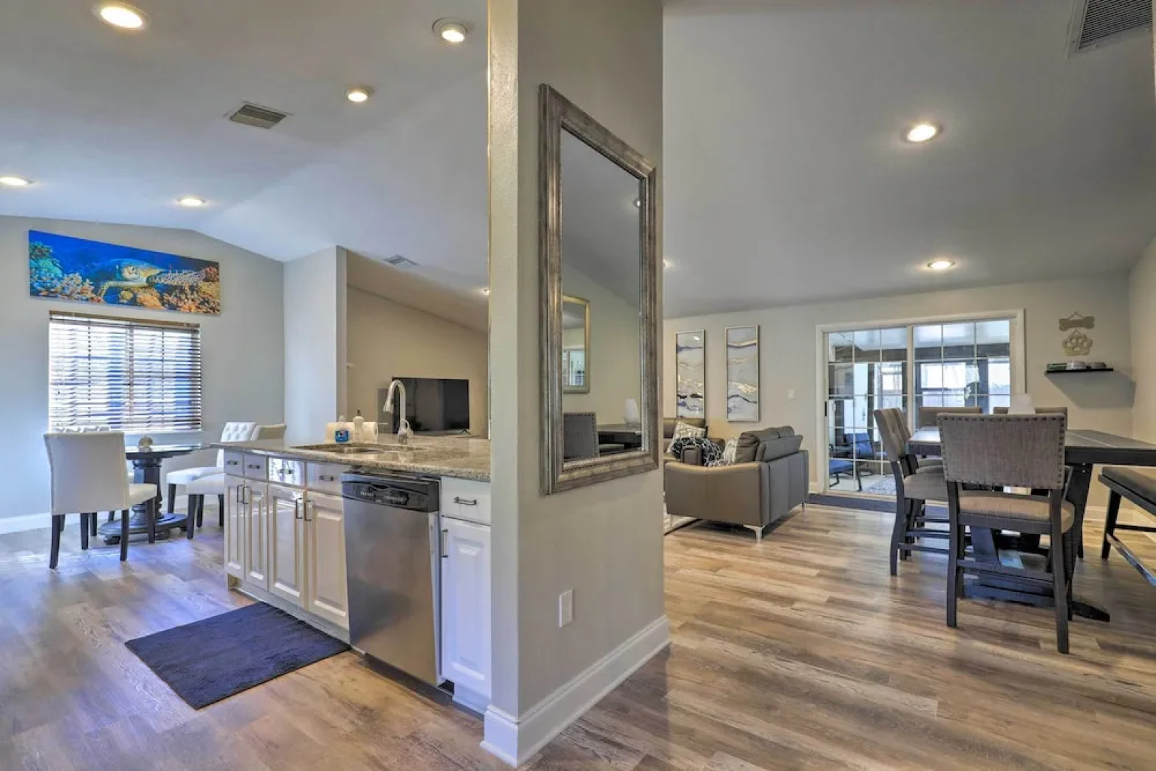 Near Beaches & Dining: Palm Harbor Gem w/ Pool