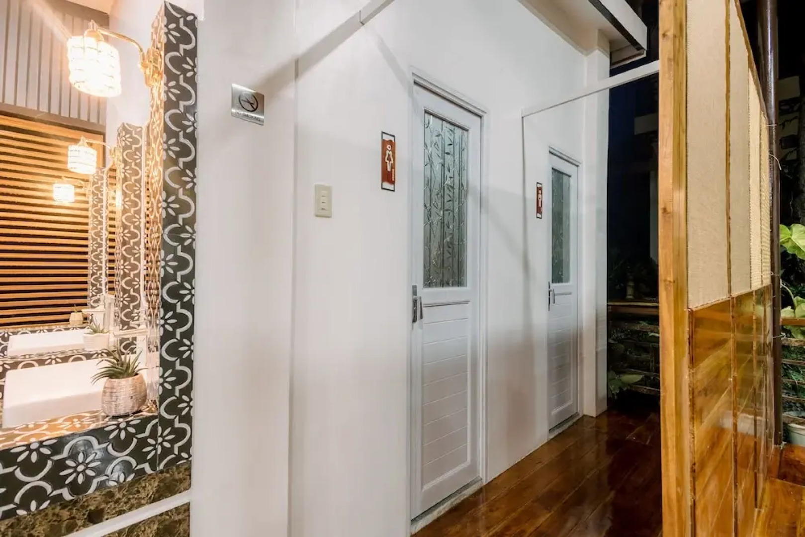 LOBOC RIVERSIDE INN and RESTAURANT