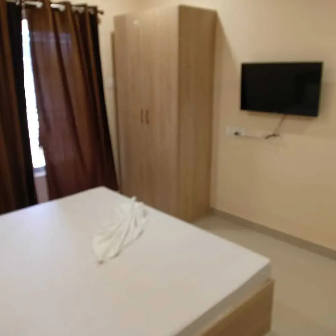 Regal Guest House by ROH