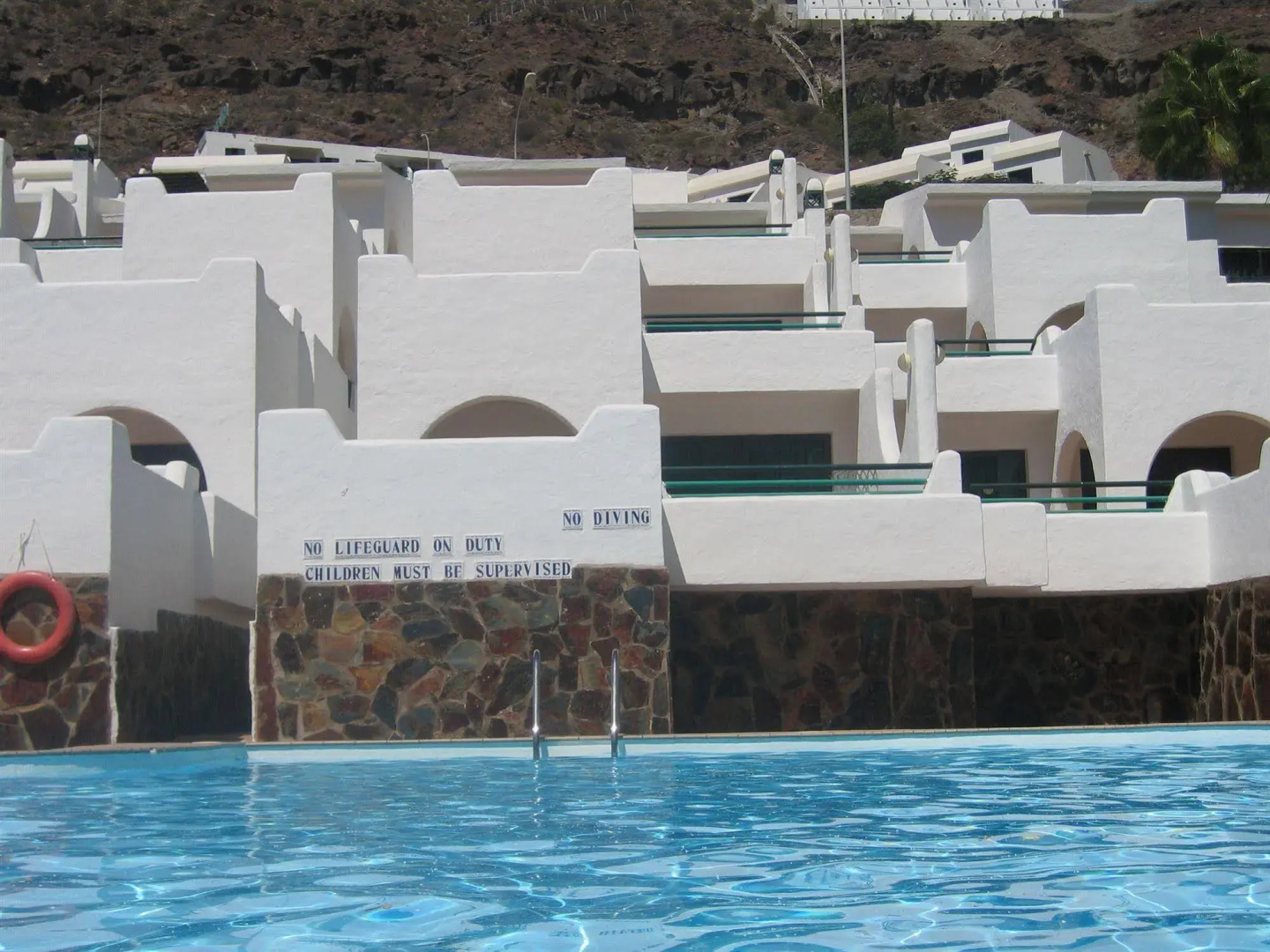 Laguna Apartments