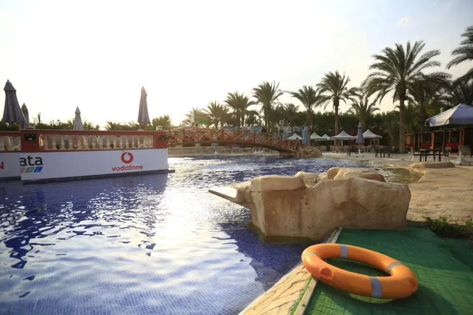 Byoot Bay Hotel & Resort