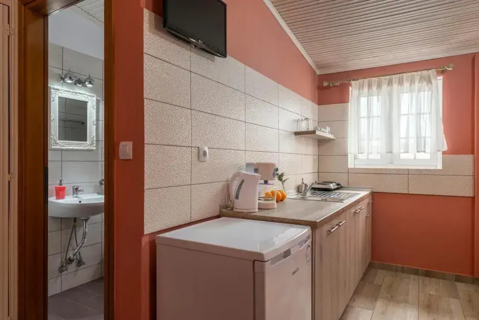 Ouzas Luxury Hotel