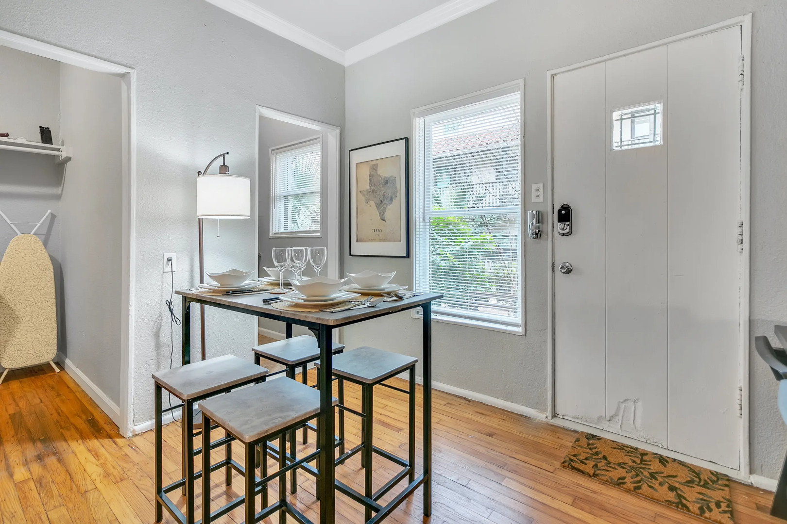 Studio Apt For A Long Term Stay With Parking Included!