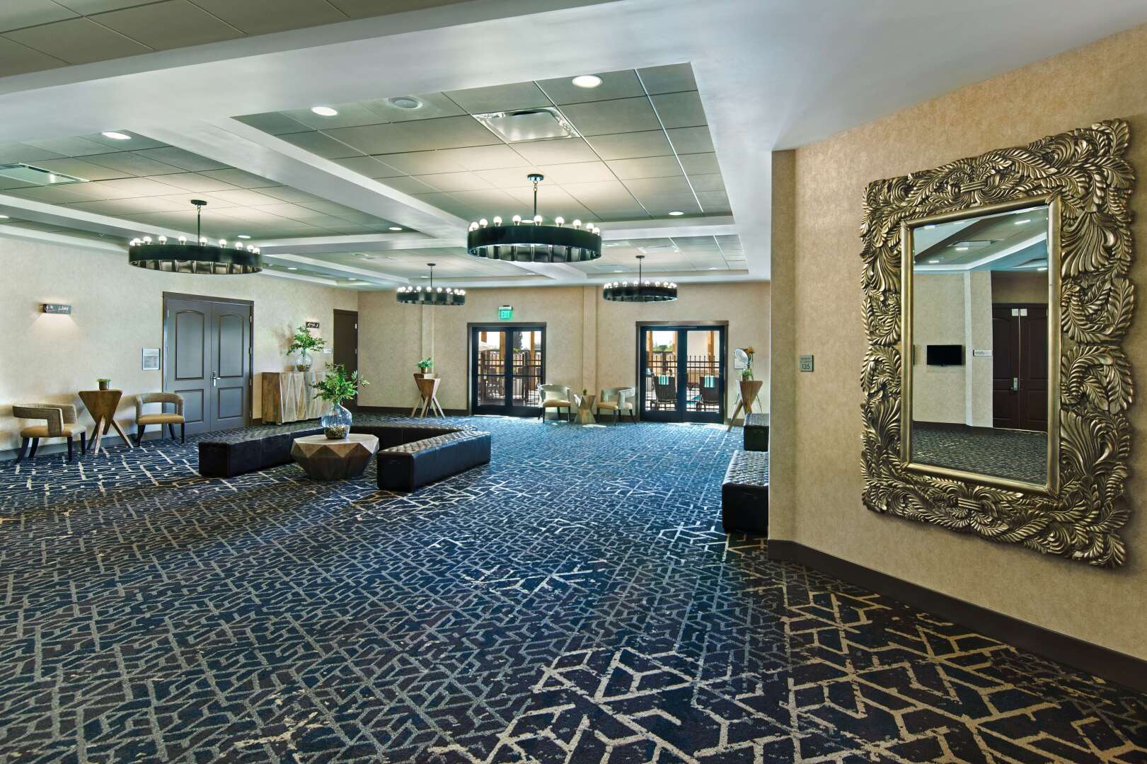 Oxford Suites Sonoma County