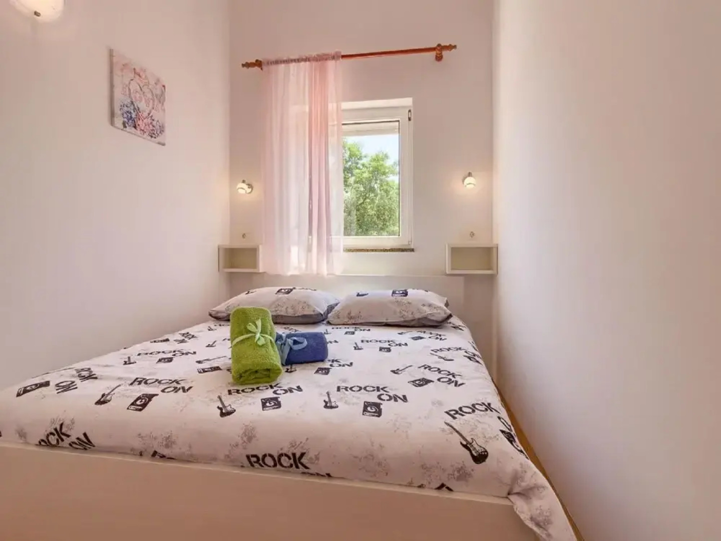 Villa in Peroj With Pool Near Beach