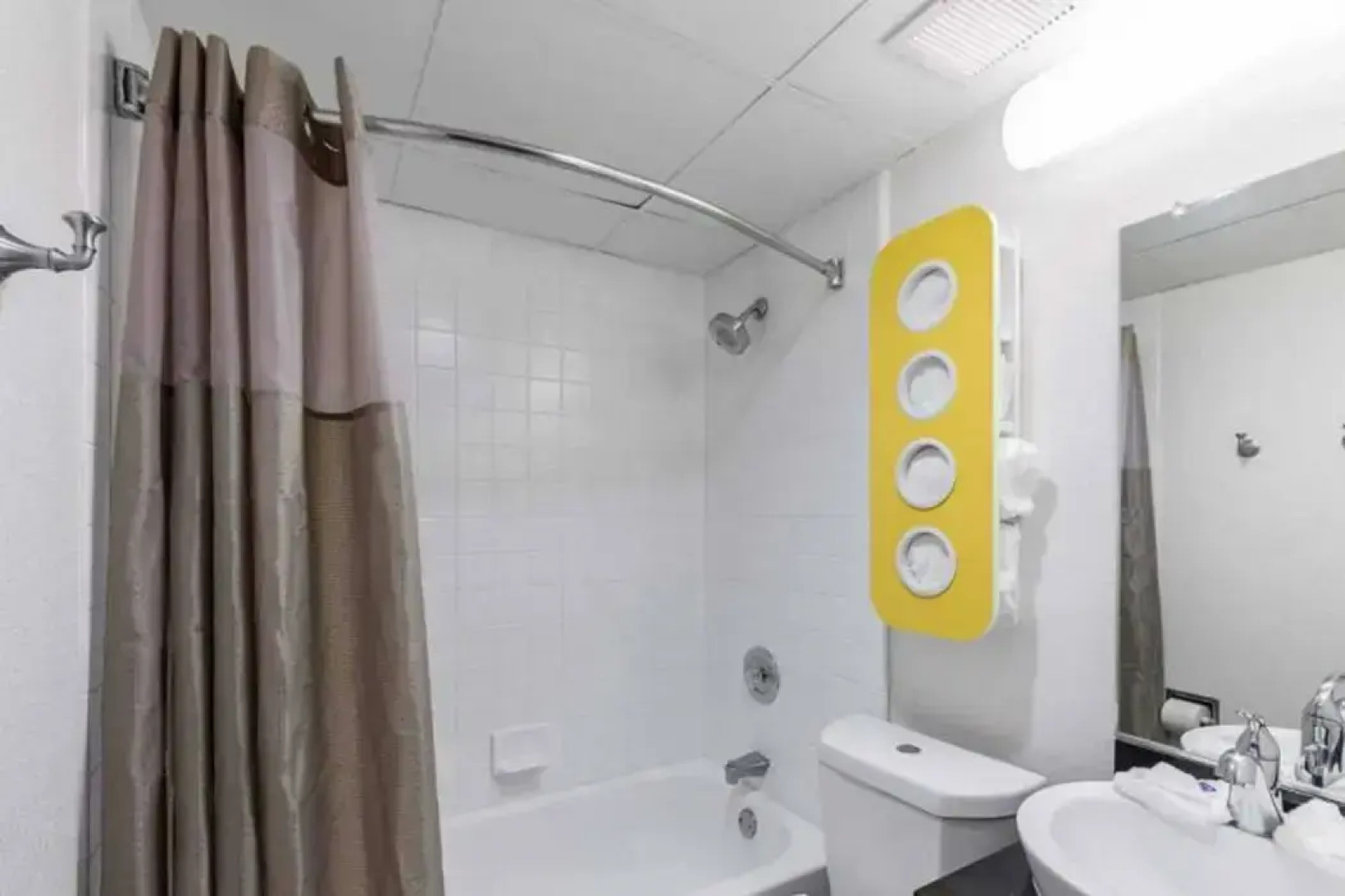 Motel 6 Warminster, PA