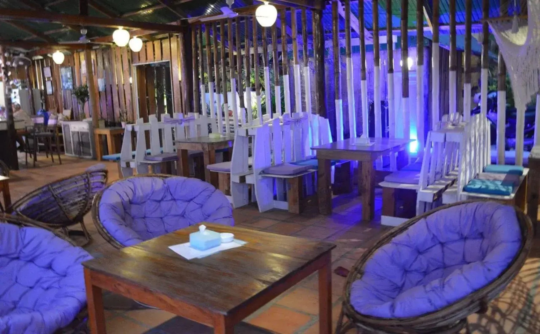 Laluna Bungalows & Restaurant