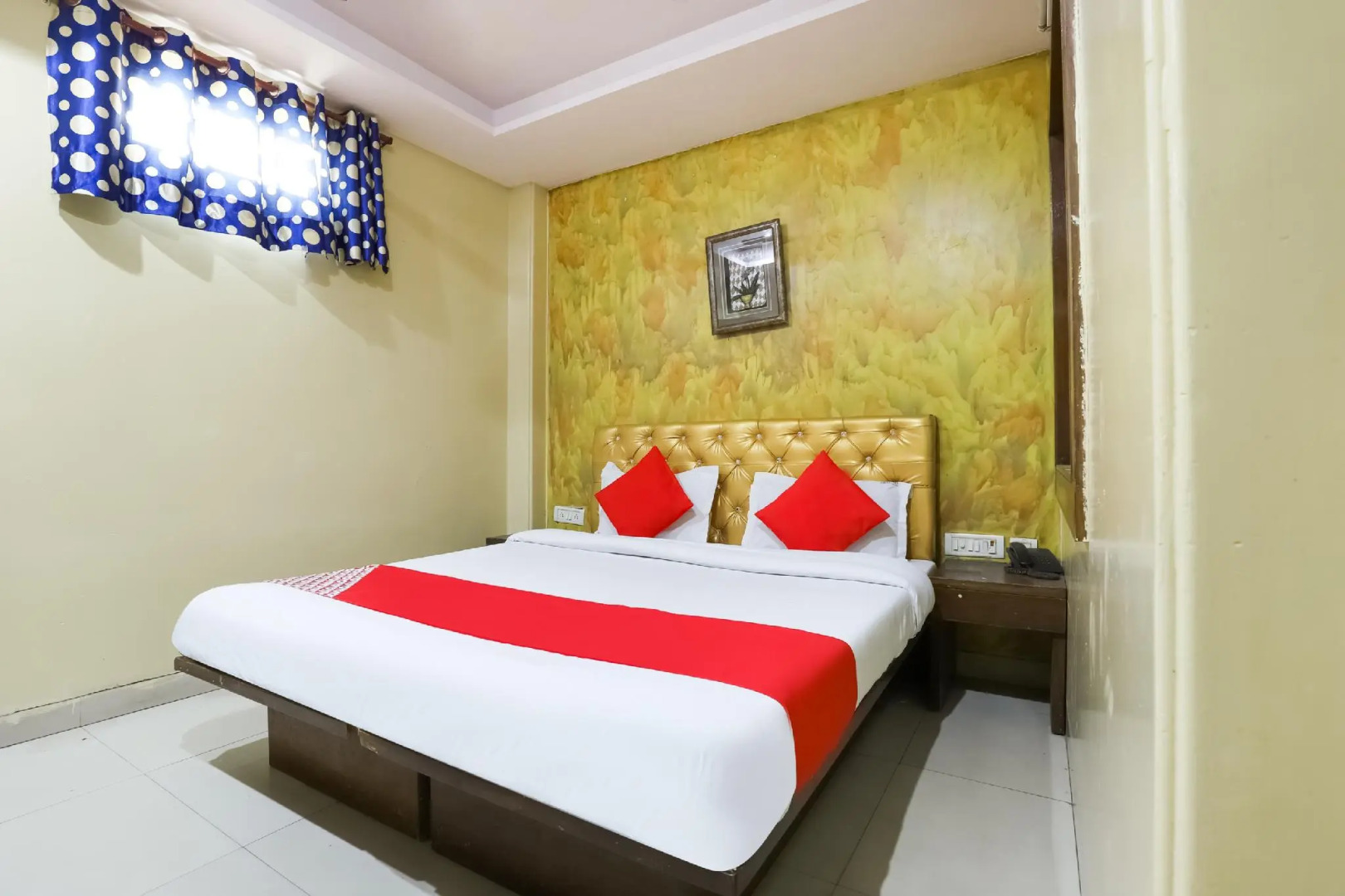 OYO 73674 Hotel Sampuran Inn