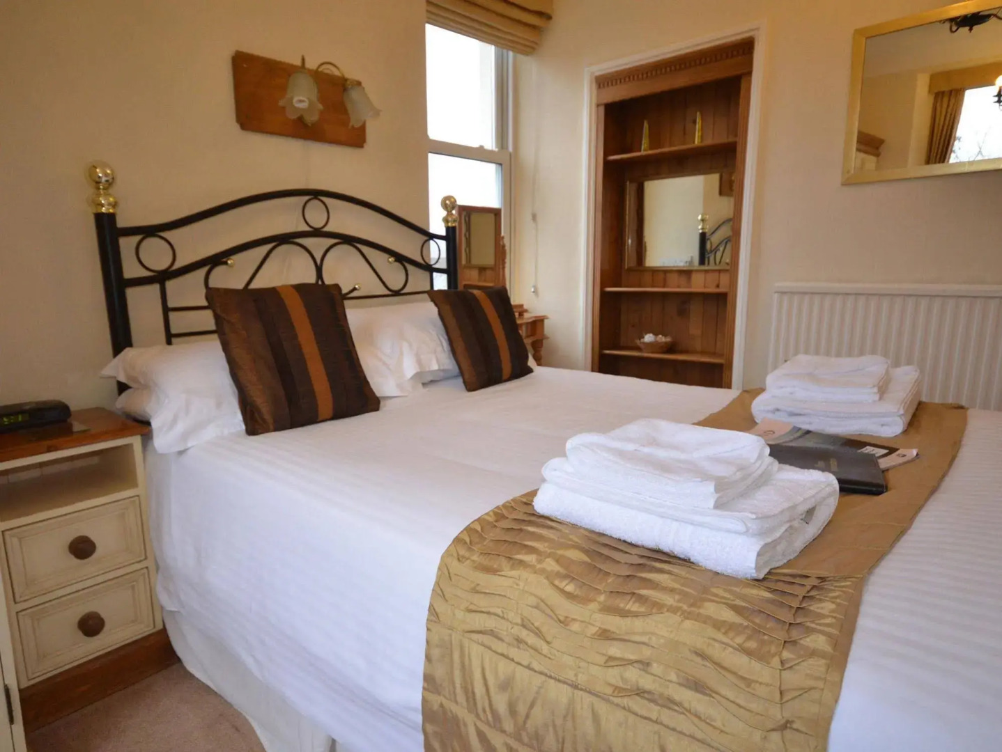 Southview Guest House & Indoor Pool