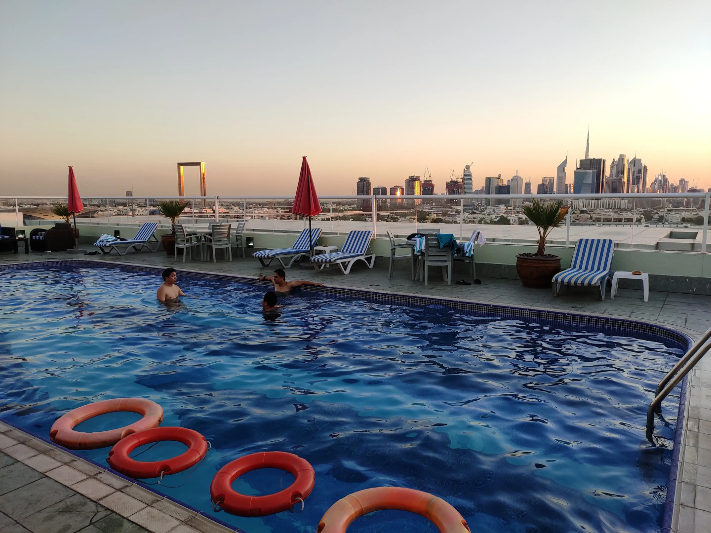 Отель Wescott Plaza Hotel Apartment