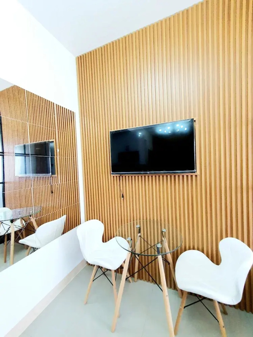 Green 2 Res Scandi-Industrial Free Wi-Fi