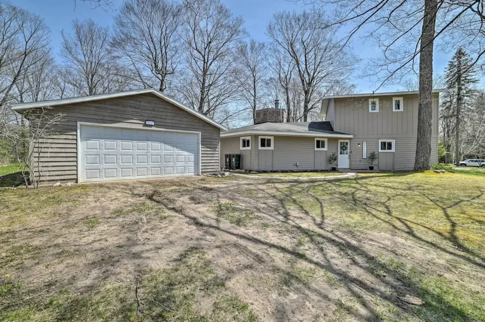Close to 3 Ski Areas: Michigan Family Retreat!