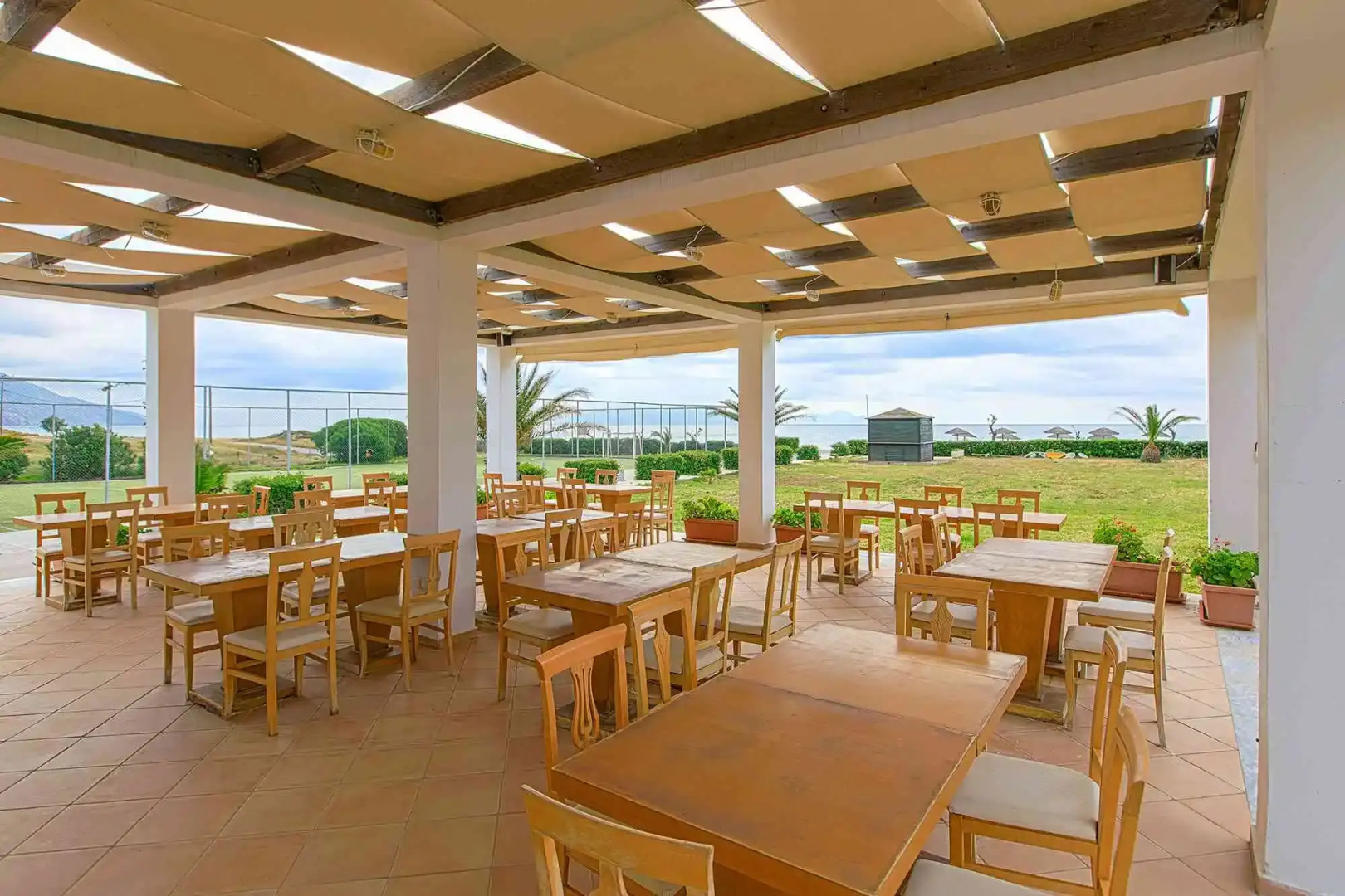 Отель Sovereign Beach