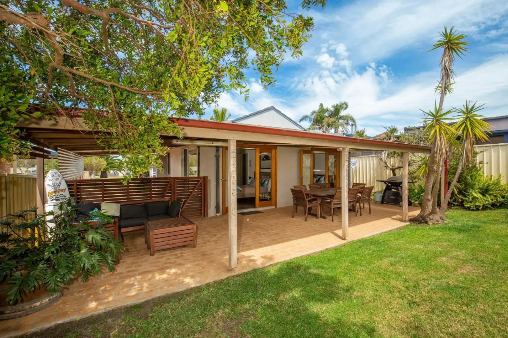 Sunbaker Beach House - 4 Mins to Beach - Pet Friendly with Fire Pit