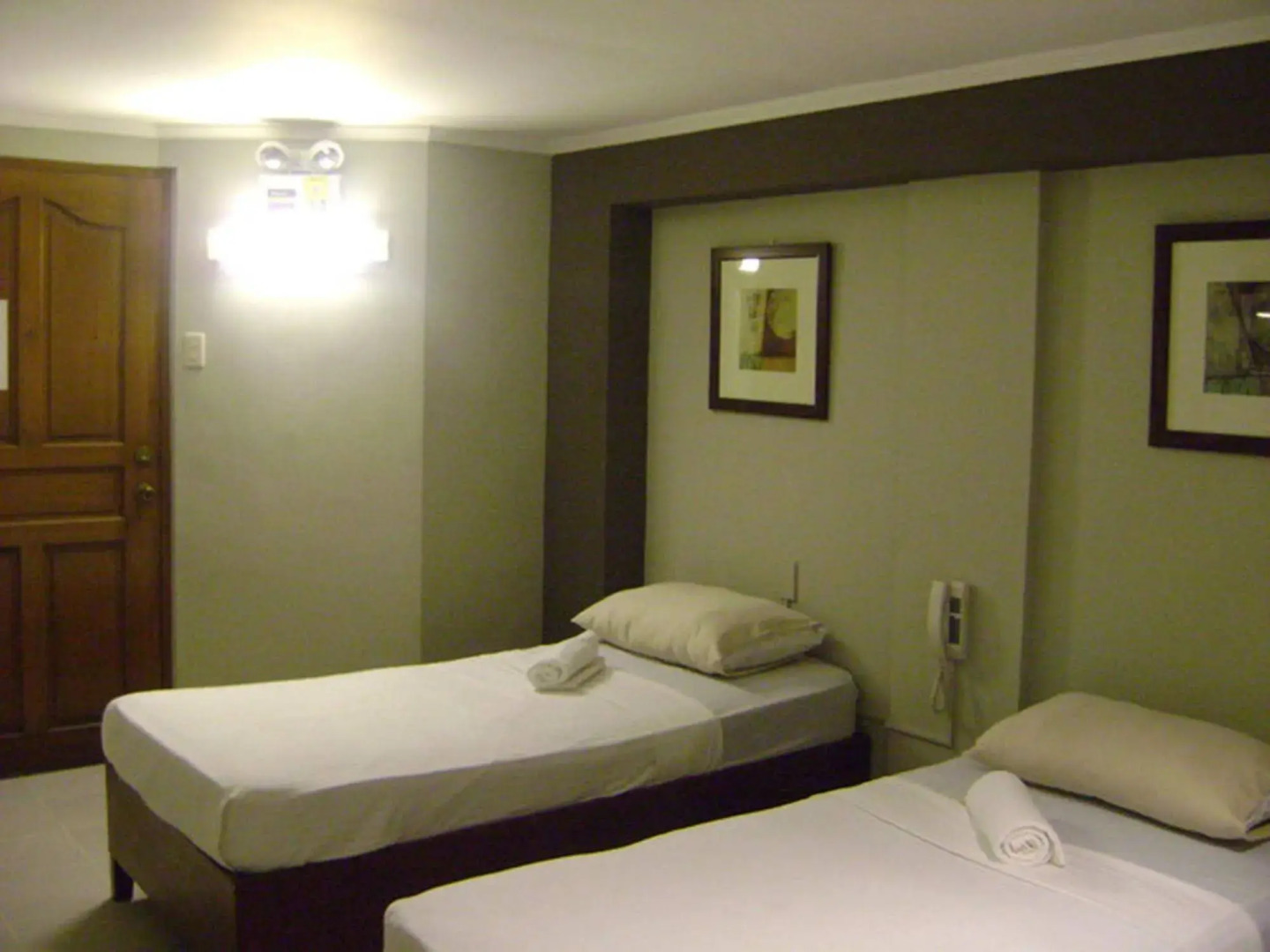 Metro Room Budget Hotel