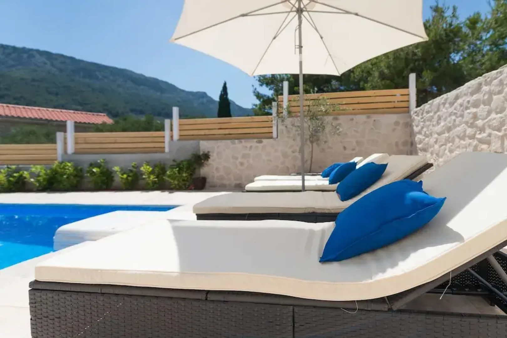 Villa With 4 Bedrooms in Pitve, With Wonderful sea View, Private Pool,