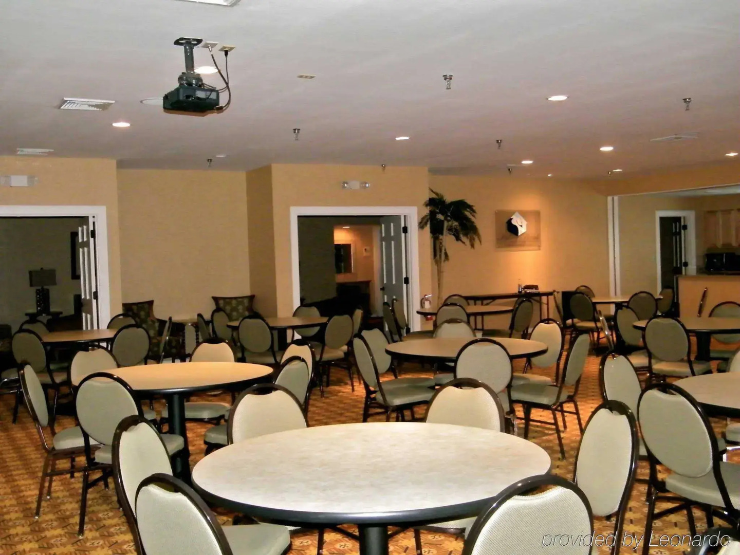 Palmera Inn and Suites