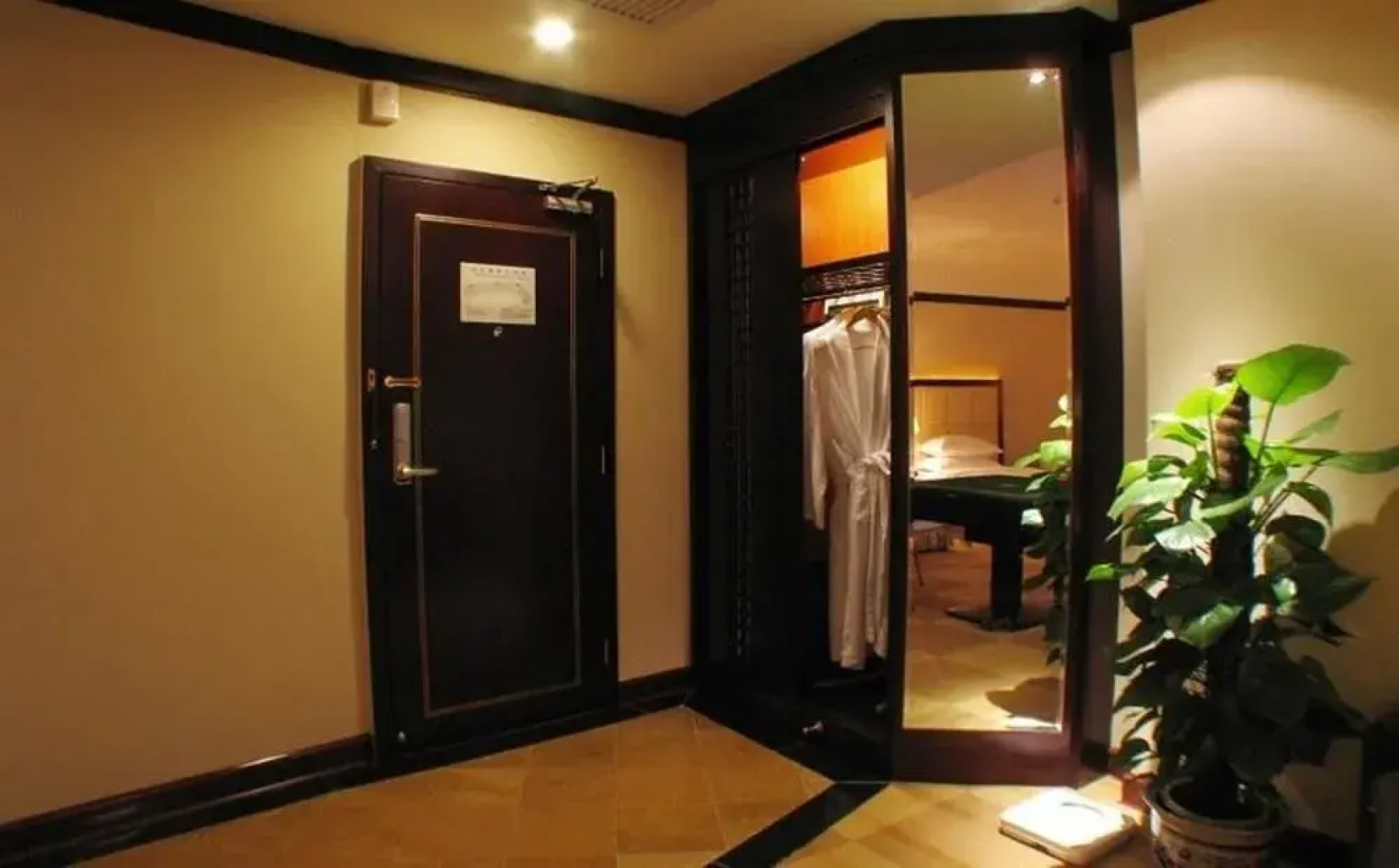 March Flower International Hotel