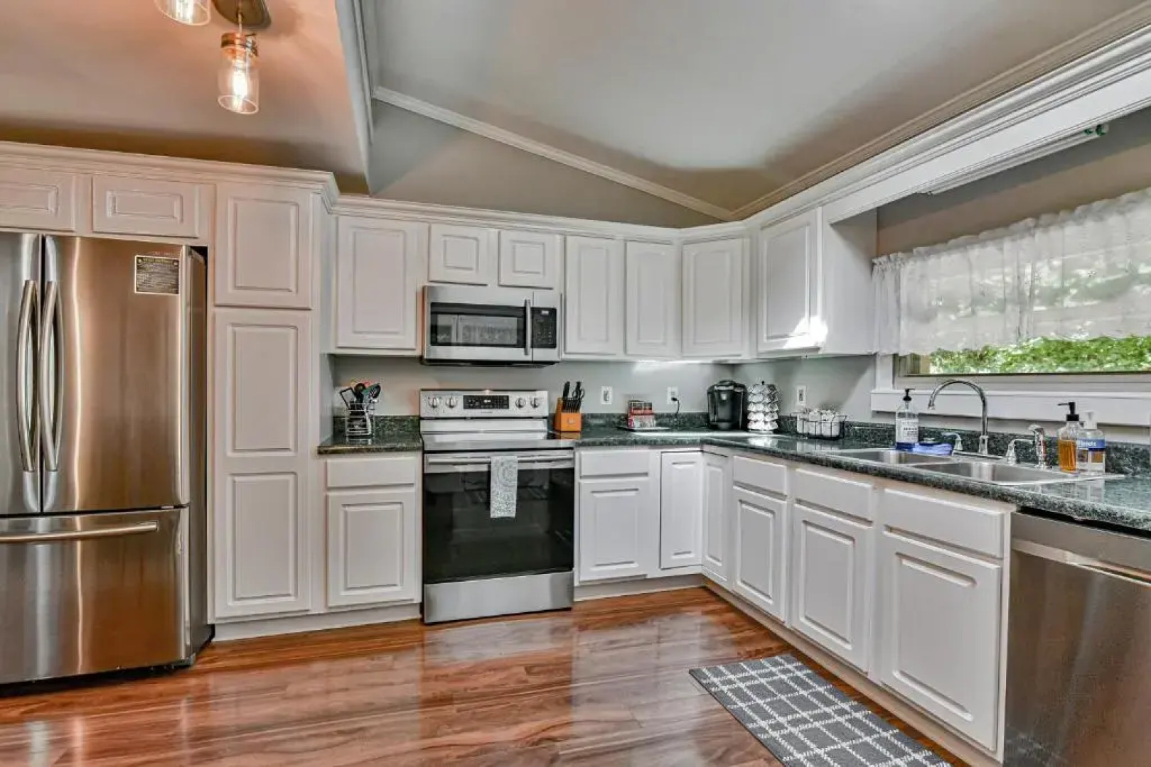 South Asheville home with hot tub just 11 miles to downtown