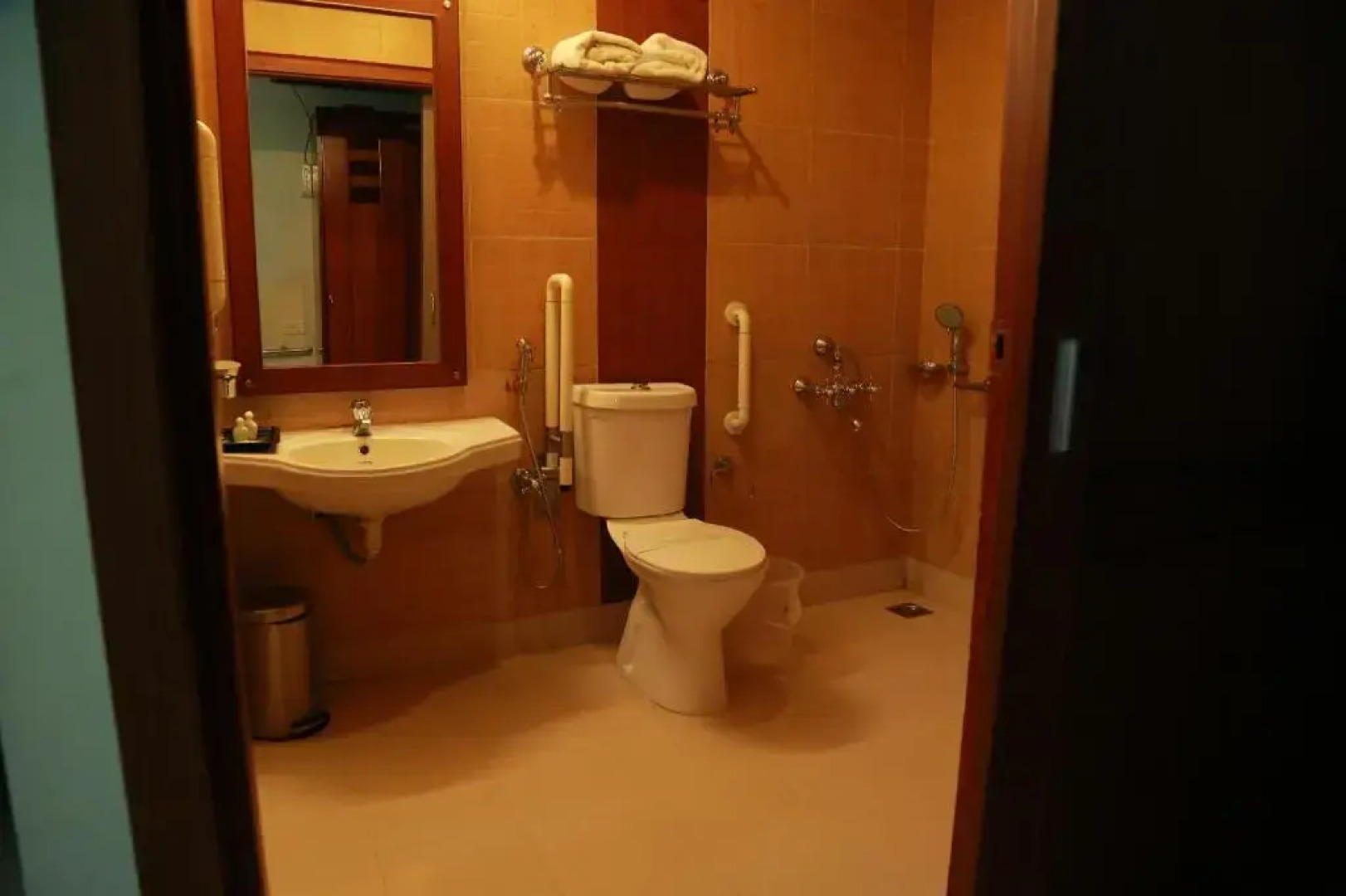 Hotel Kabani International