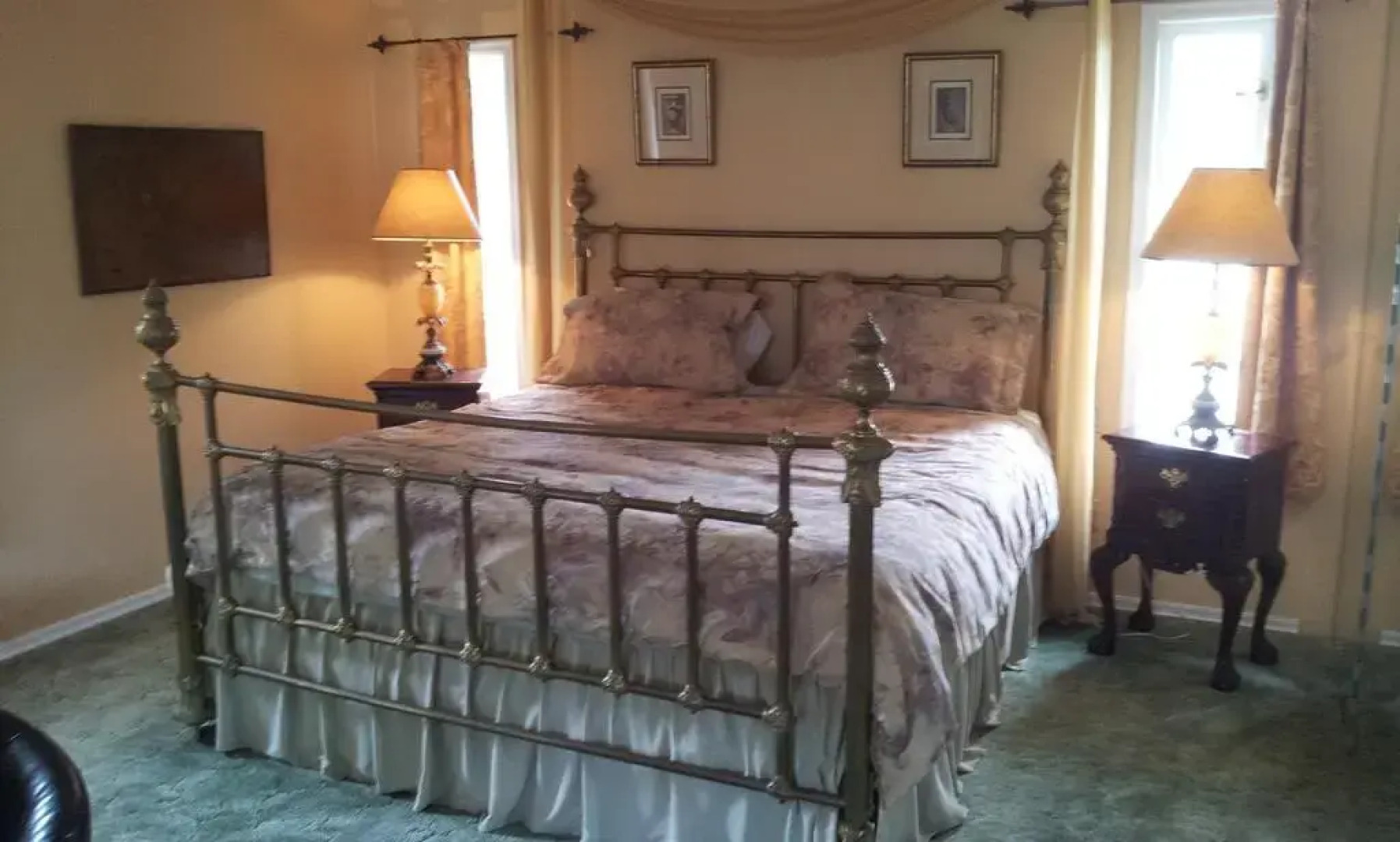 Hemingway's by The Sea