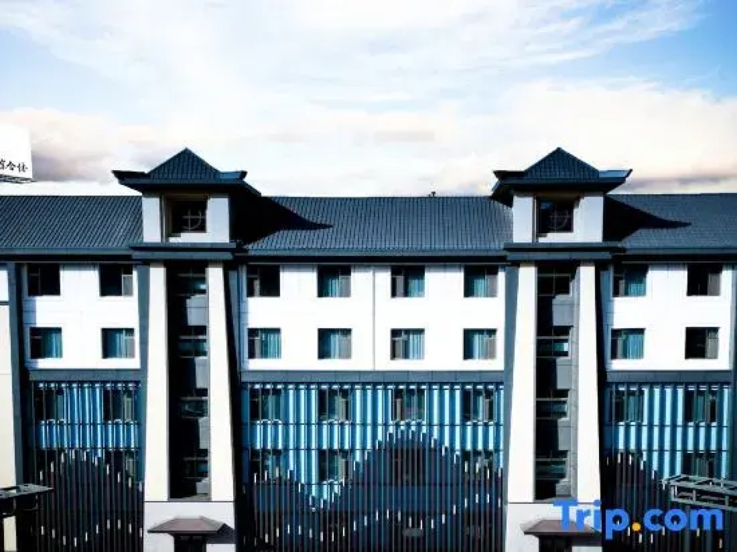 Orange Xiangxie Pool Hot Spring Complex