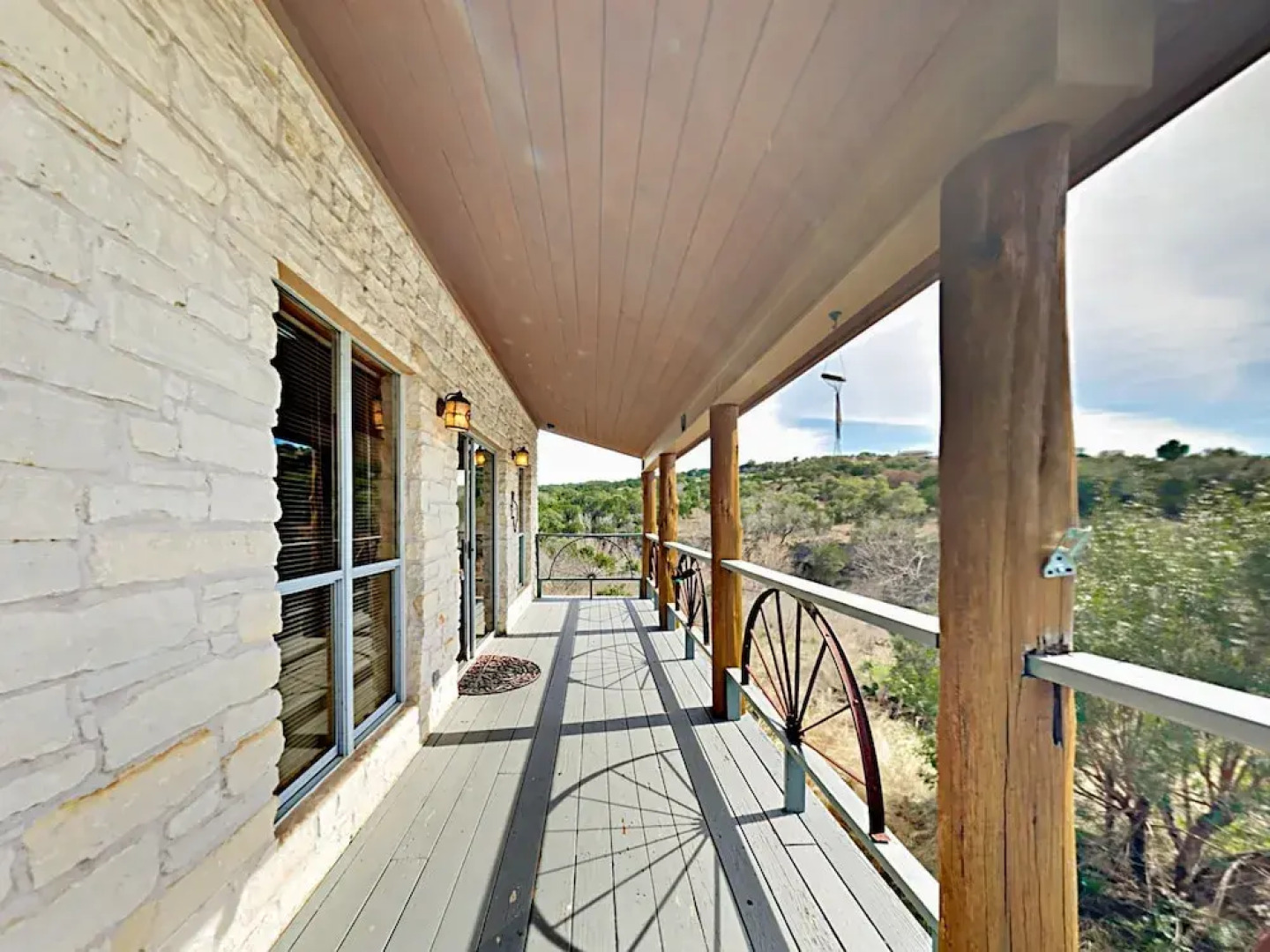 Palatial Spicewood Home and Cabin by RedAwning