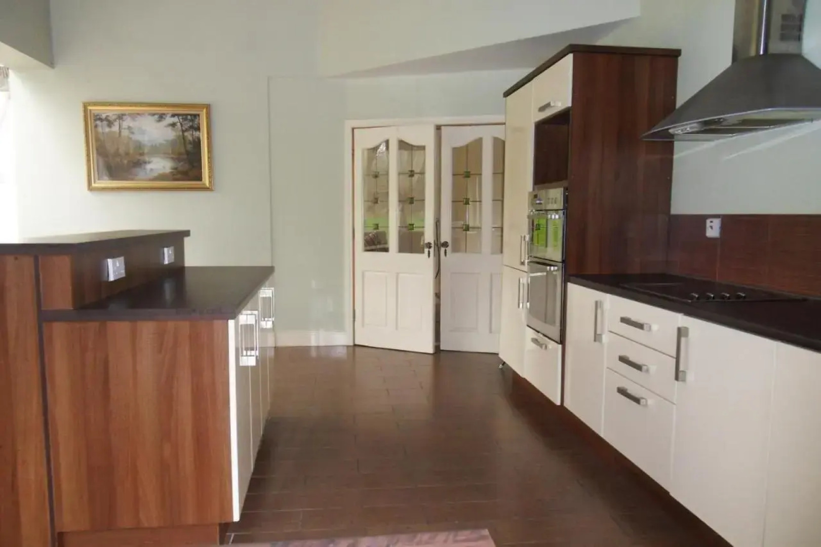 Ethan House Holiday Suites