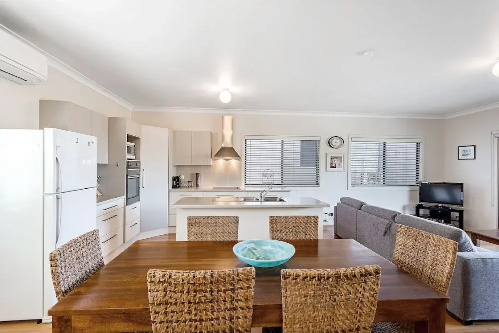 Indah Pantai, 84 Lentara Street