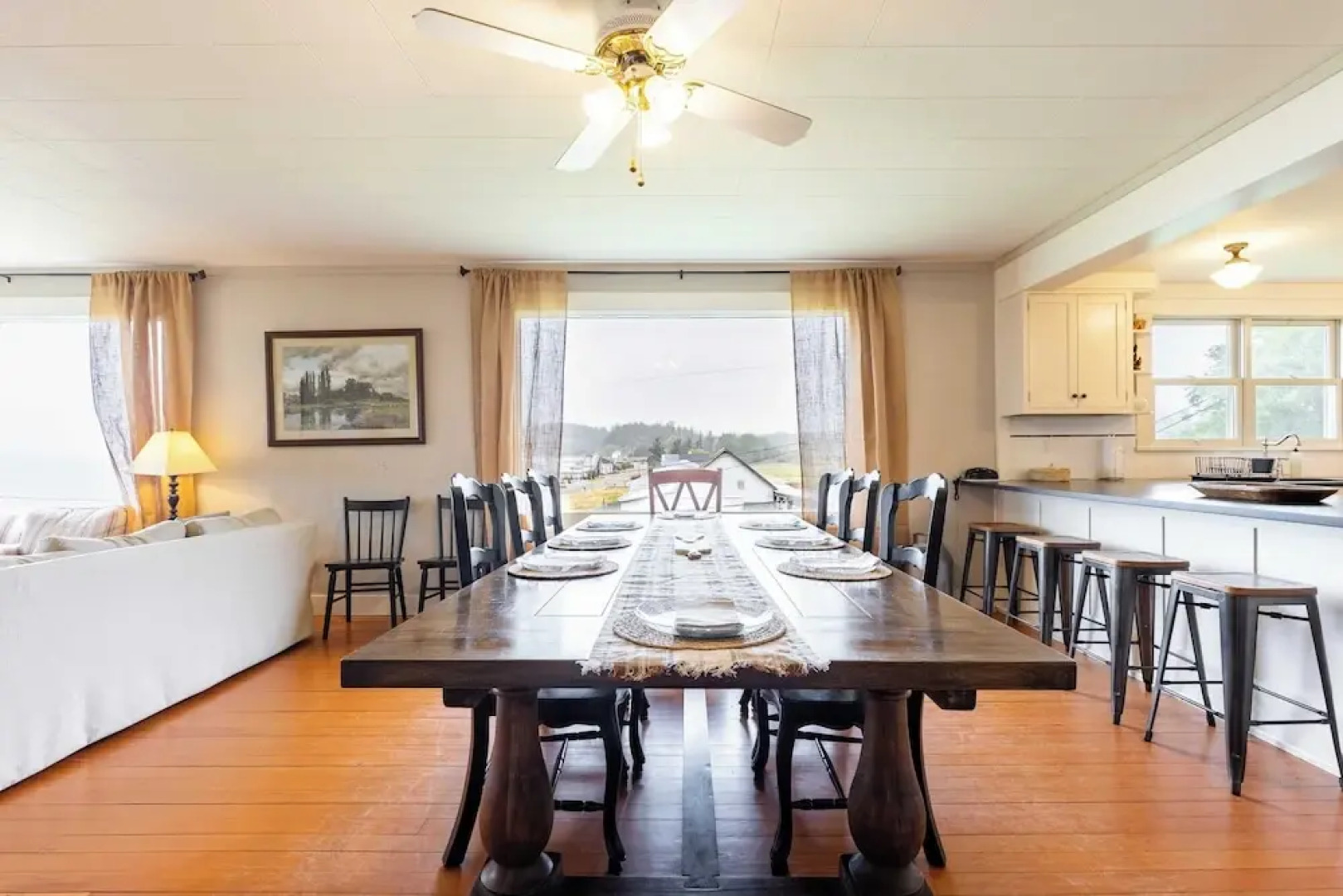 Private Beach Access + Water Views! Sleeps 18, Historic 6bdr Farmhouse w/ Deck