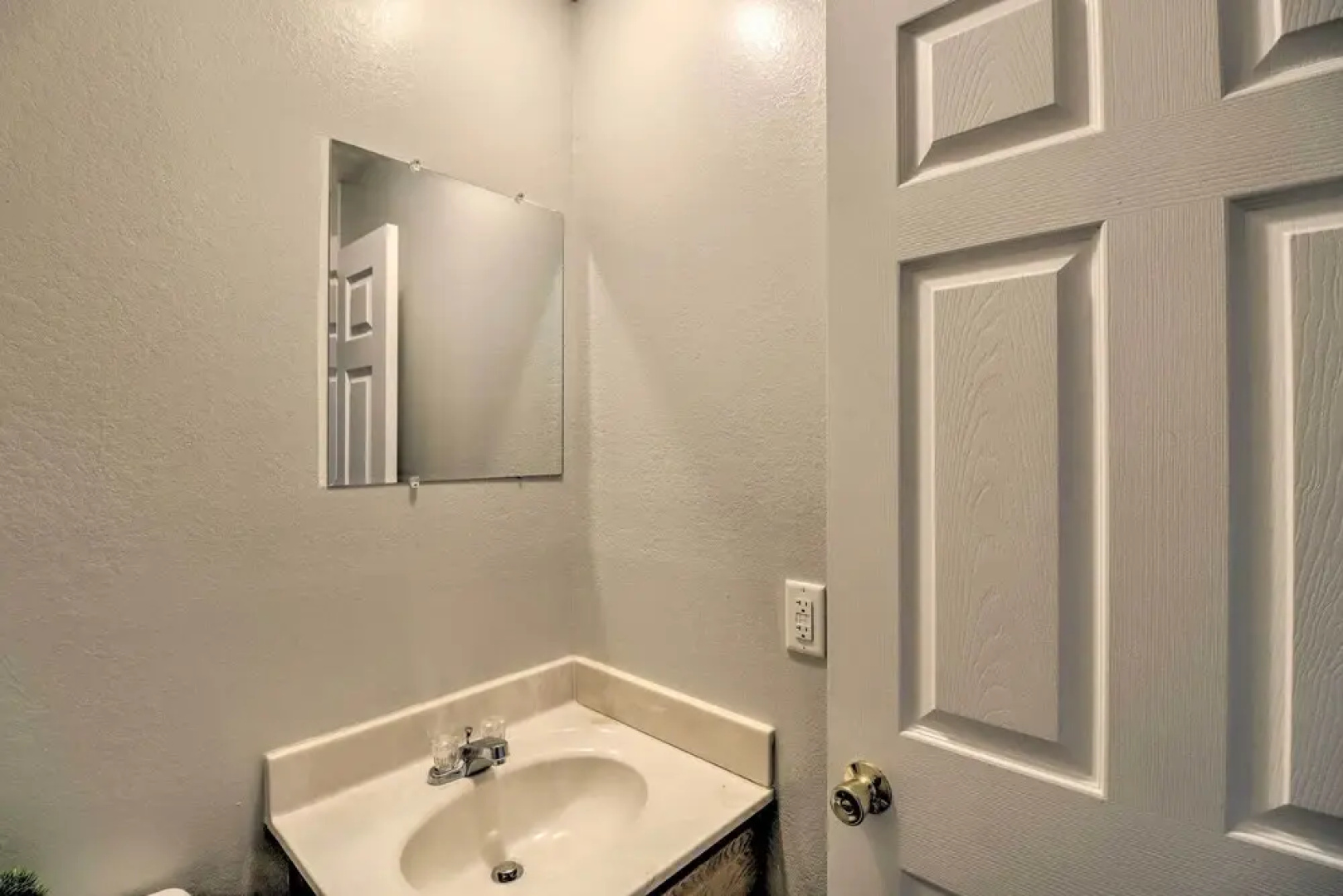 Cozy West Plains Home Near Shopping & Dining!