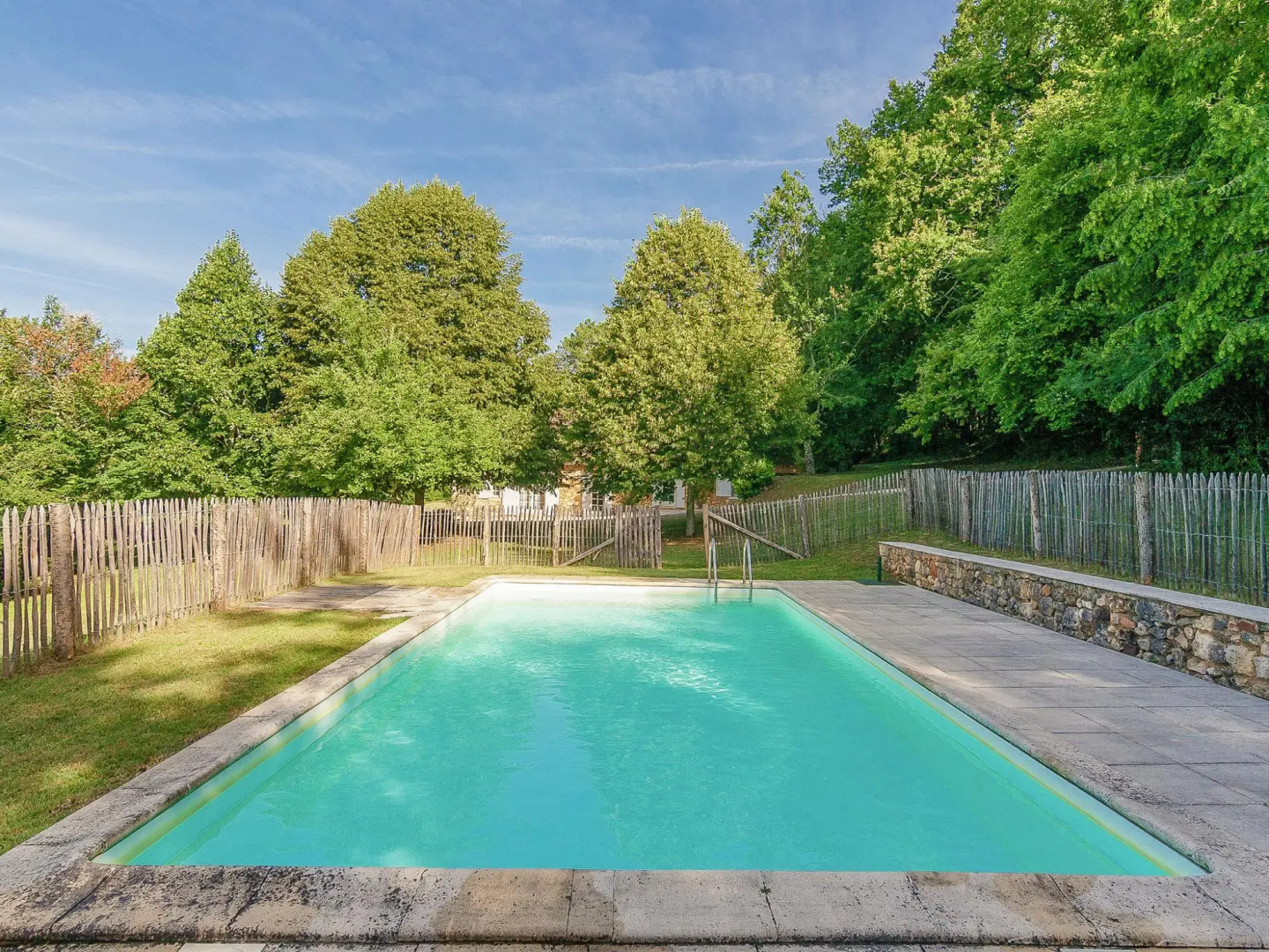 Sprawling Mansion in Aquitaine with Swimming Pool