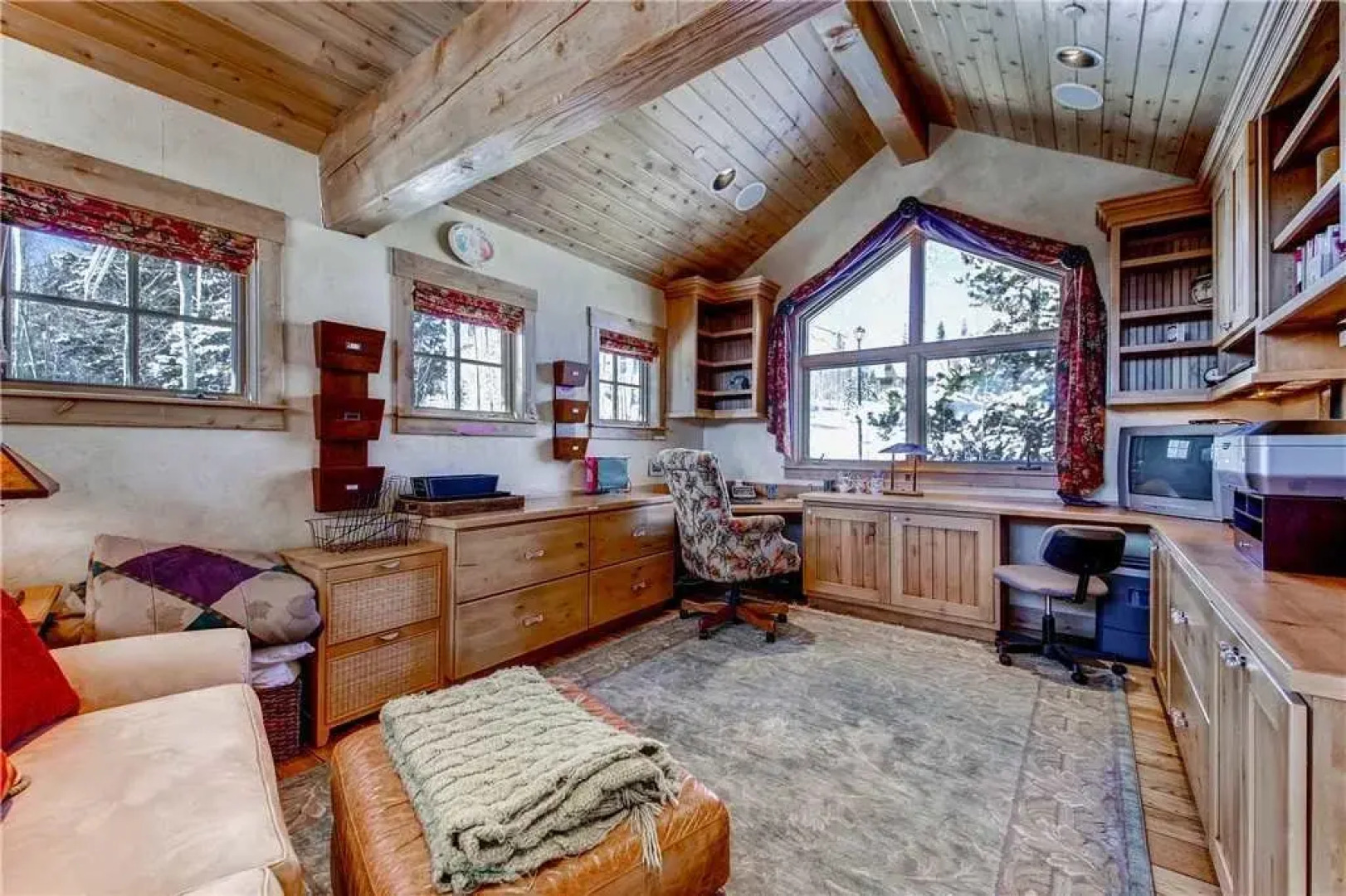 Three Peaks Mountain Lodge