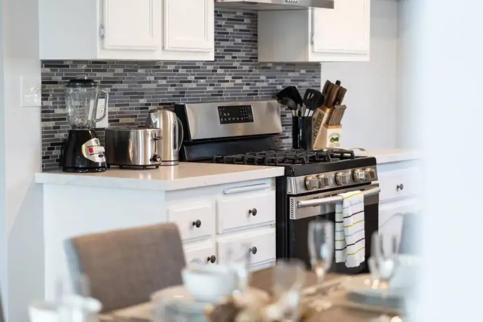 Large 4-bedroom House With AIR Hockey Table Close TO Disneyland IN Orange County p41