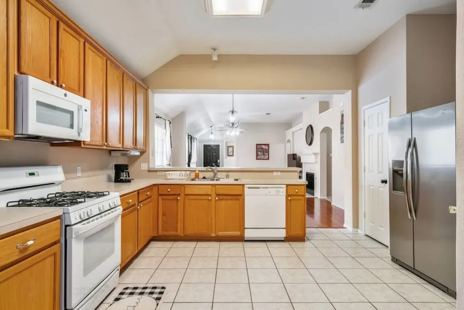 Centrally Located 3-bedroom and 2-bath The Colony Home With Great North Dallas Access 3 Home by Redawning