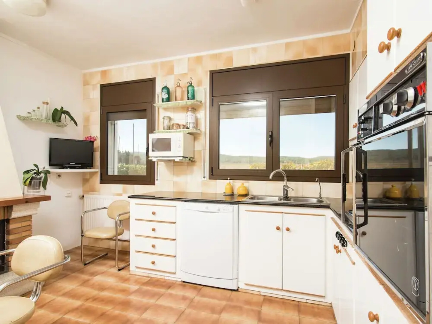 Beautiful Detached Holiday Home With Swimming Pool and Garden Near the Coast