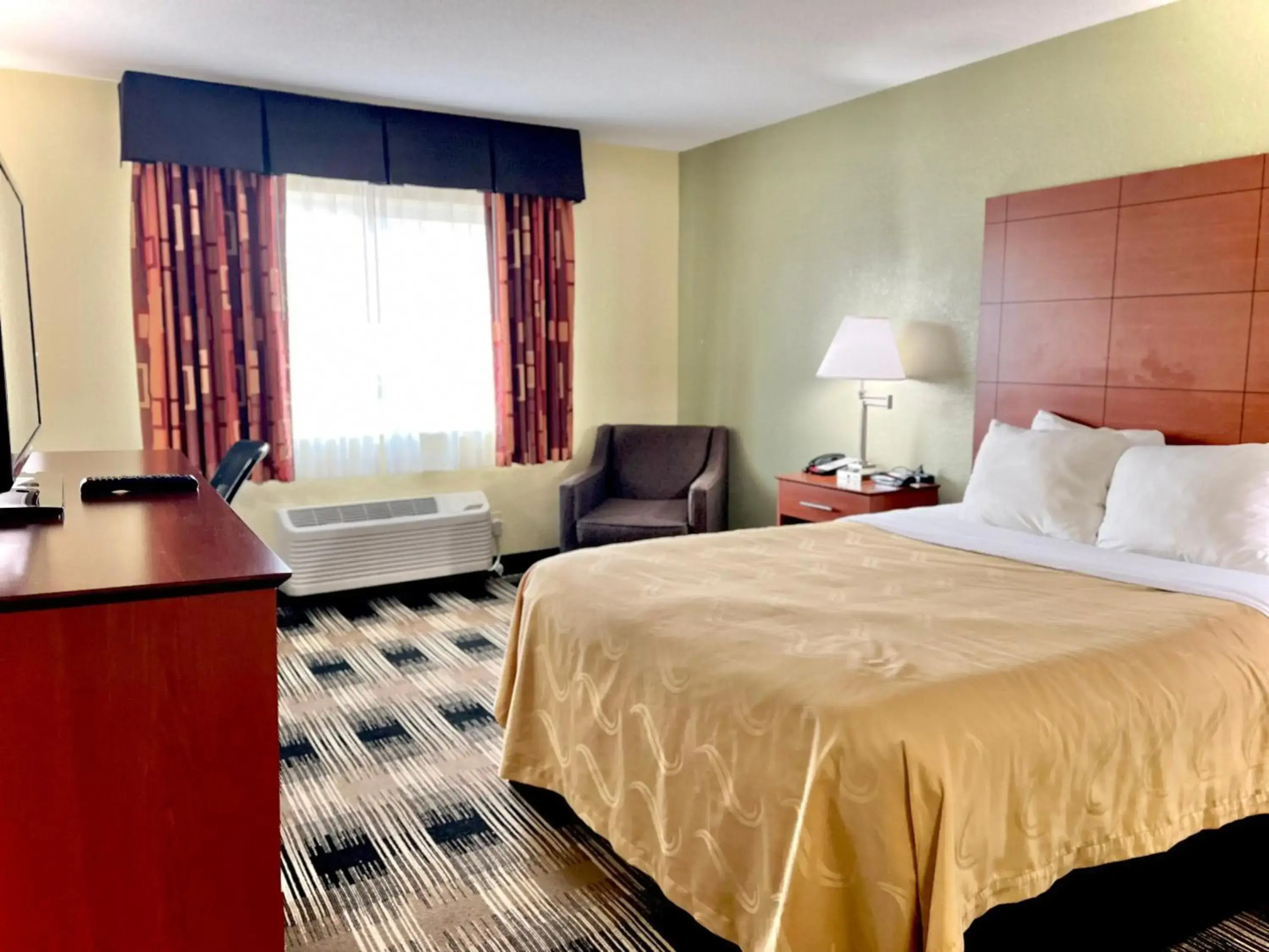 Quality Inn & Suites Wisconsin Dells Downtown - Waterparks Area