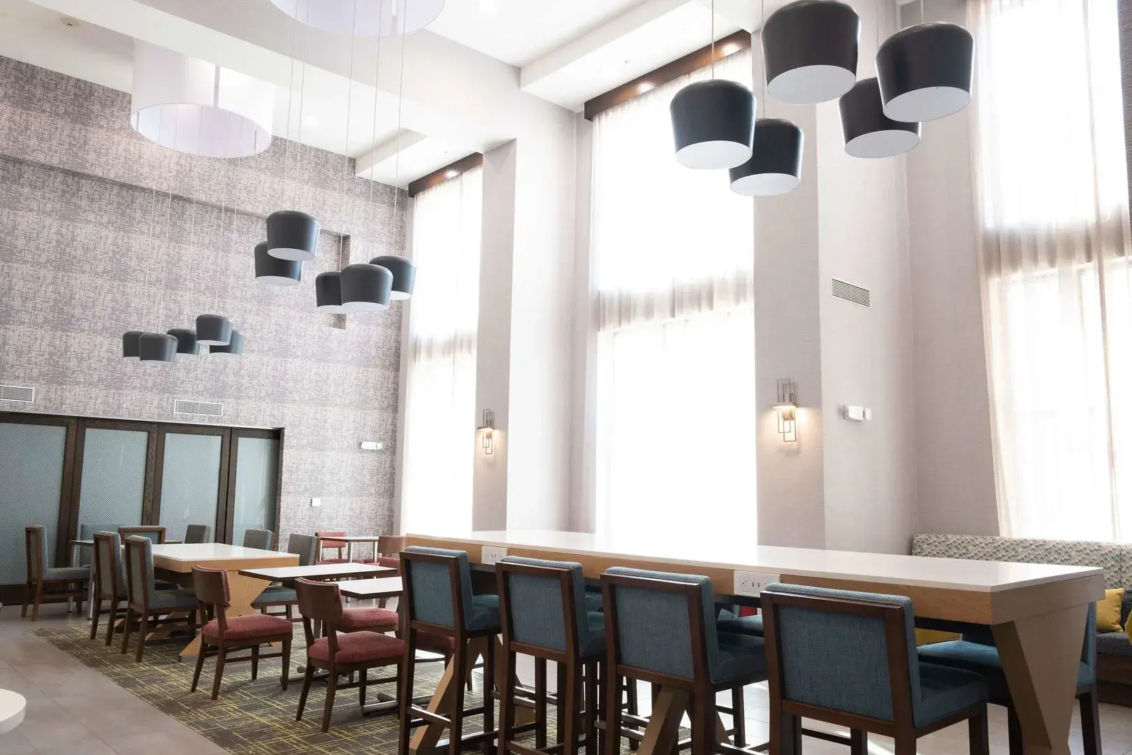 Hampton Inn & Suites Dallas/Lewisville-Vista Ridge Mall, TX
