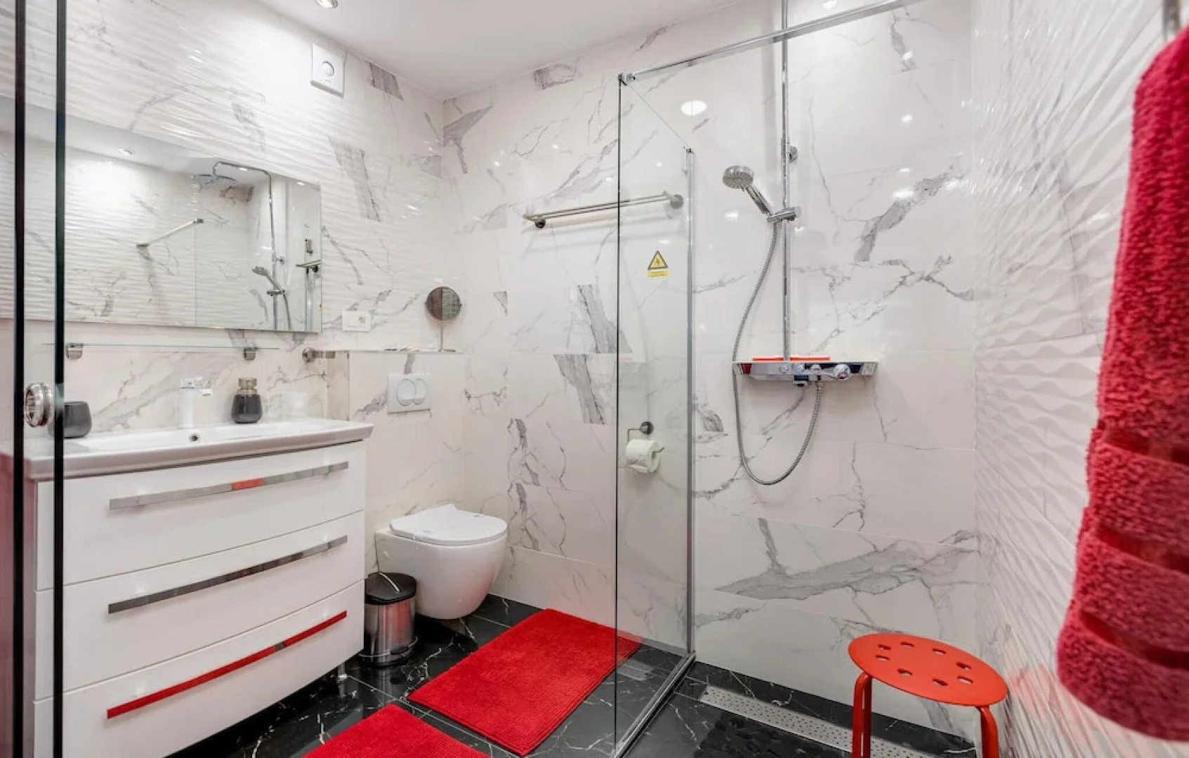 Awesome Home in Vantacici With Jacuzzi, Sauna and Wifi