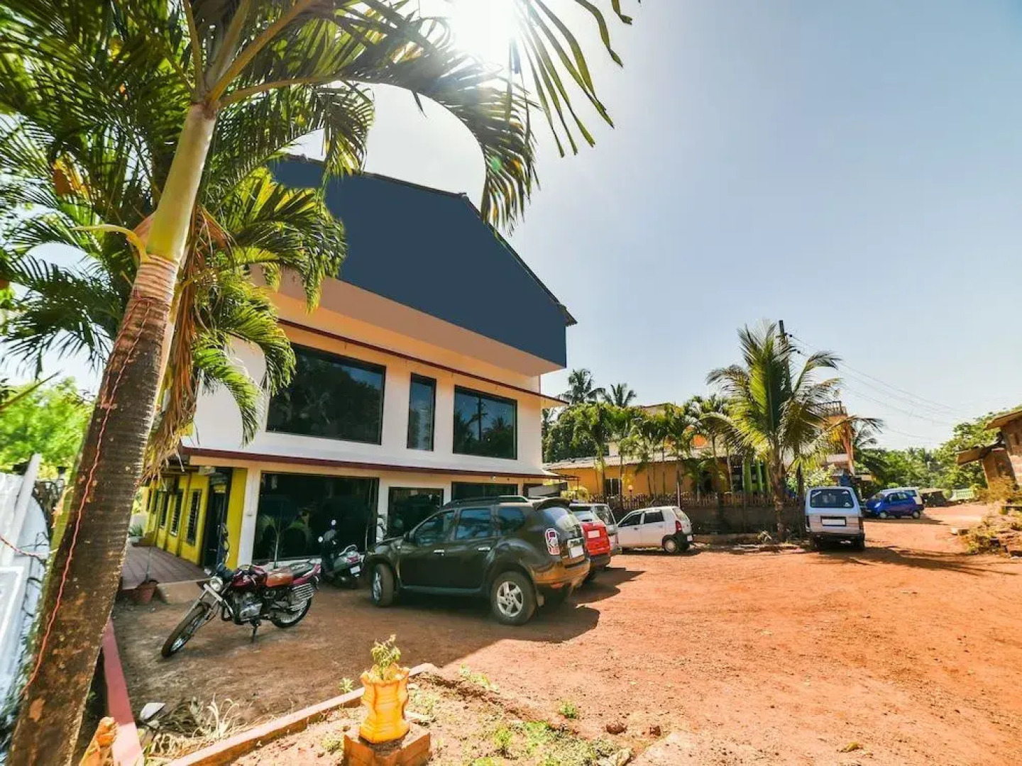 Oyo 28139 Hotel Empire