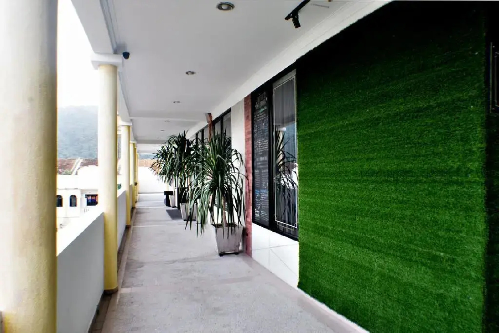 ZEN Rooms Eden Parade